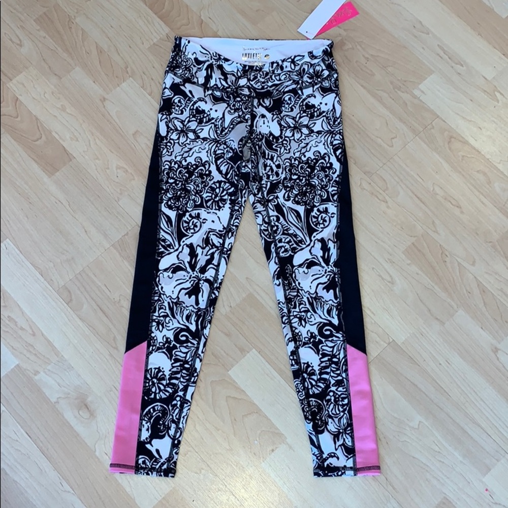 NWT weekender legging with a twist S